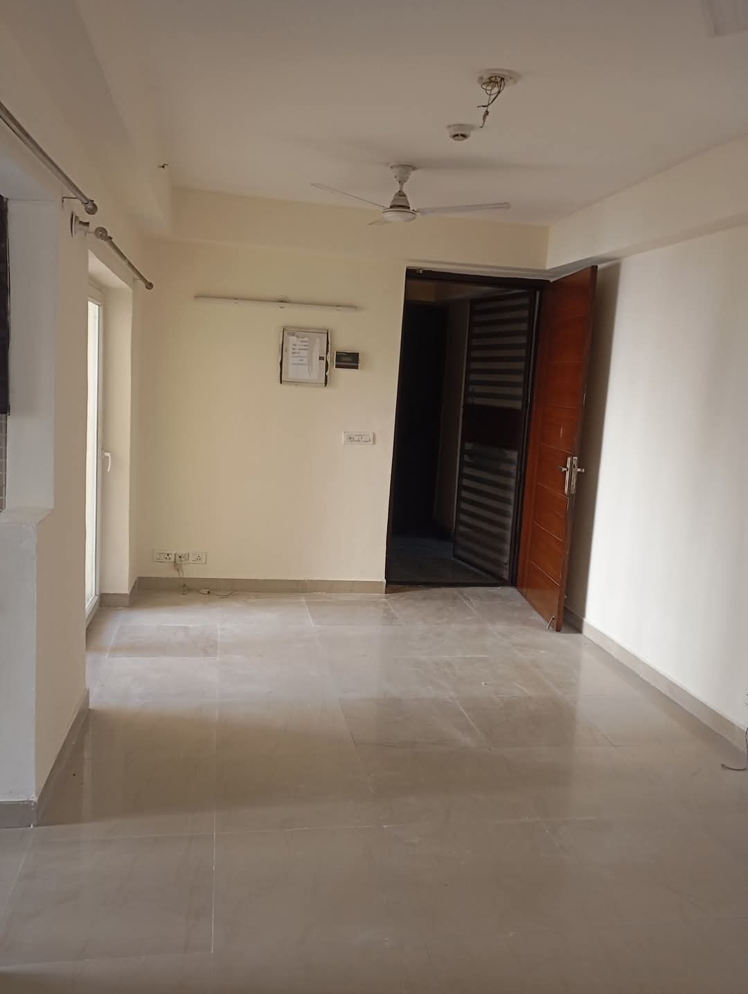 HYDE PARK: 2 BHK + Study Semi Furnished Flat for rent in Sector 78, Noida