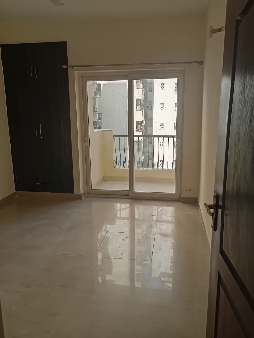 HYDE PARK: 2 BHK + Study Semi Furnished Flat for rent in Sector 78, Noida