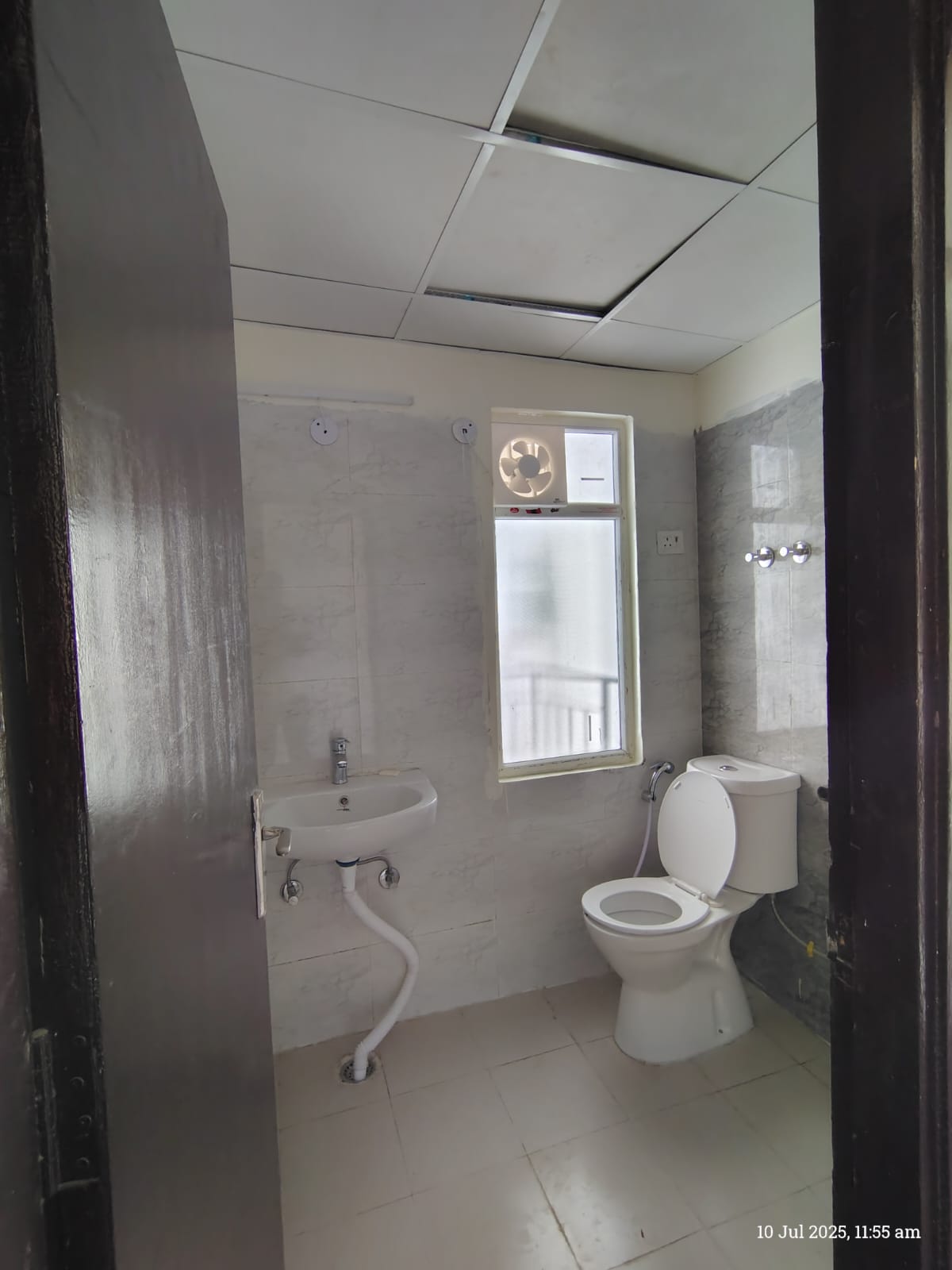 Amrapali Dream Valley : 2 BHK Semi Furnished Flat for rent in TechZone 4, Noida Extension (5)