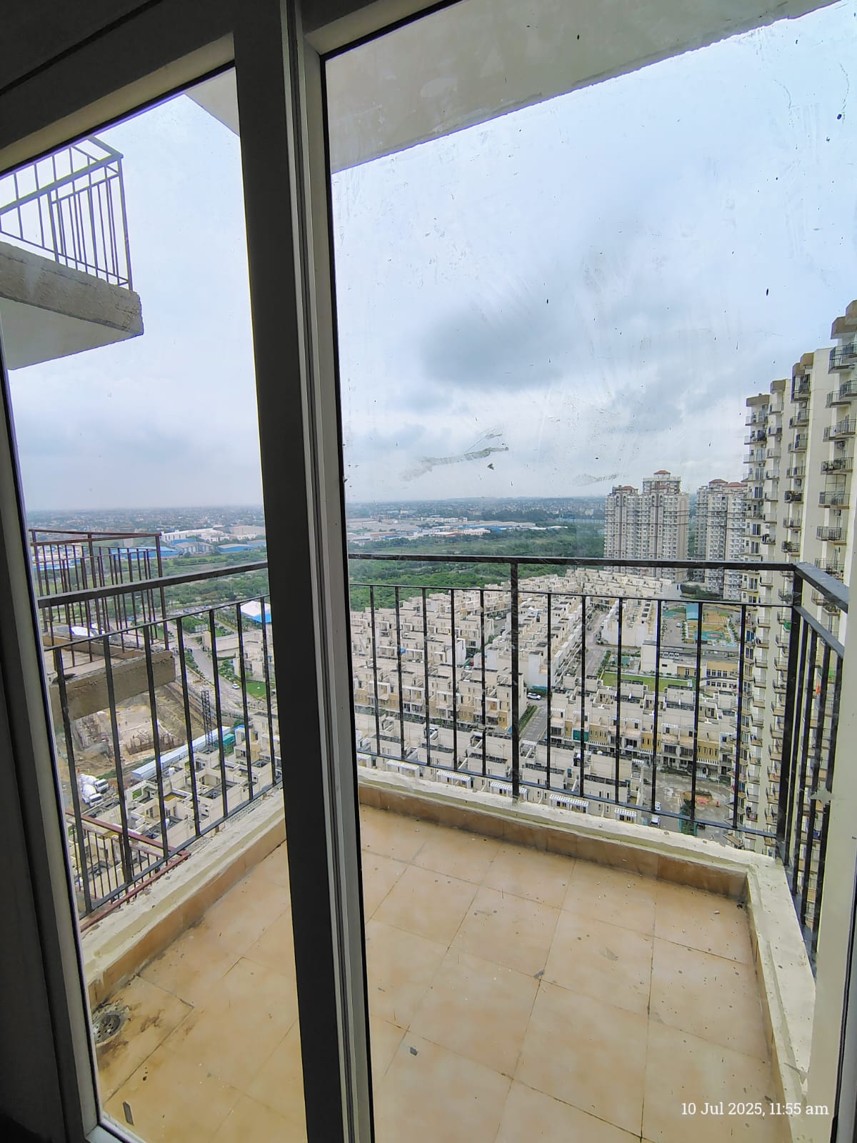 Amrapali Dream Valley : 2 BHK Semi Furnished Flat for rent in TechZone 4, Noida Extension (5)