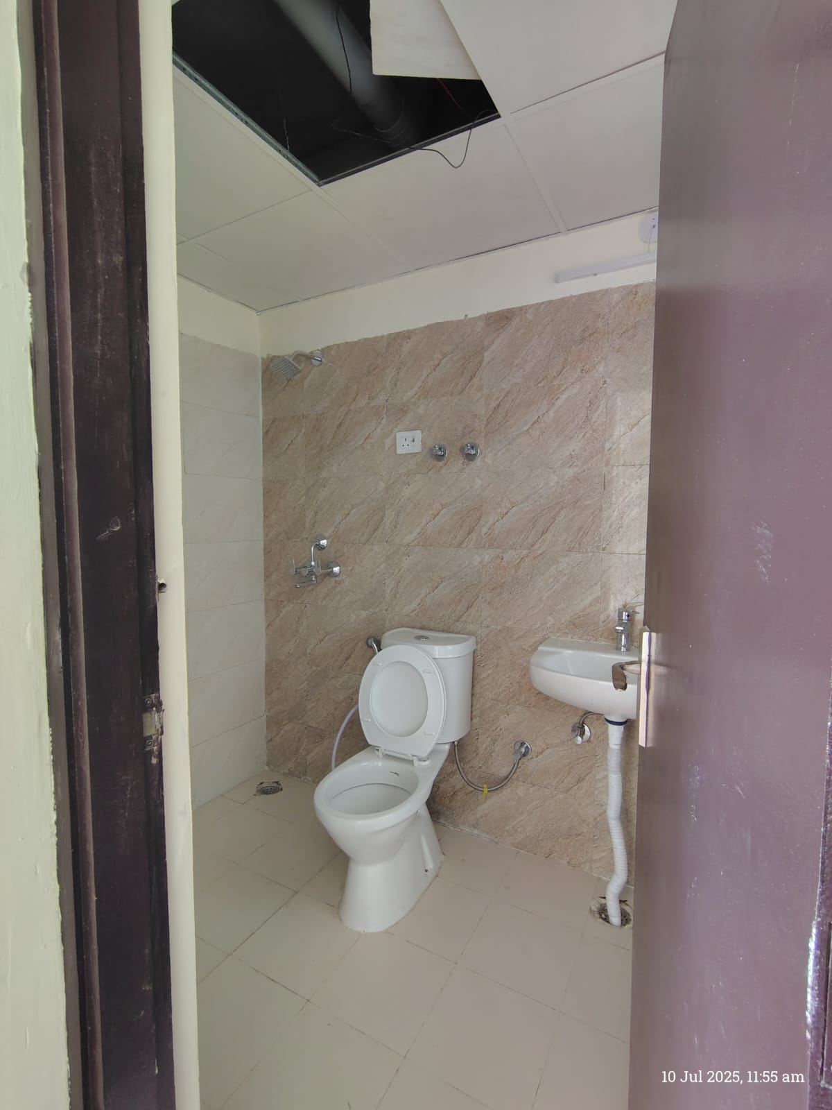 Amrapali Dream Valley : 2 BHK Semi Furnished Flat for rent in TechZone 4, Noida Extension (5)
