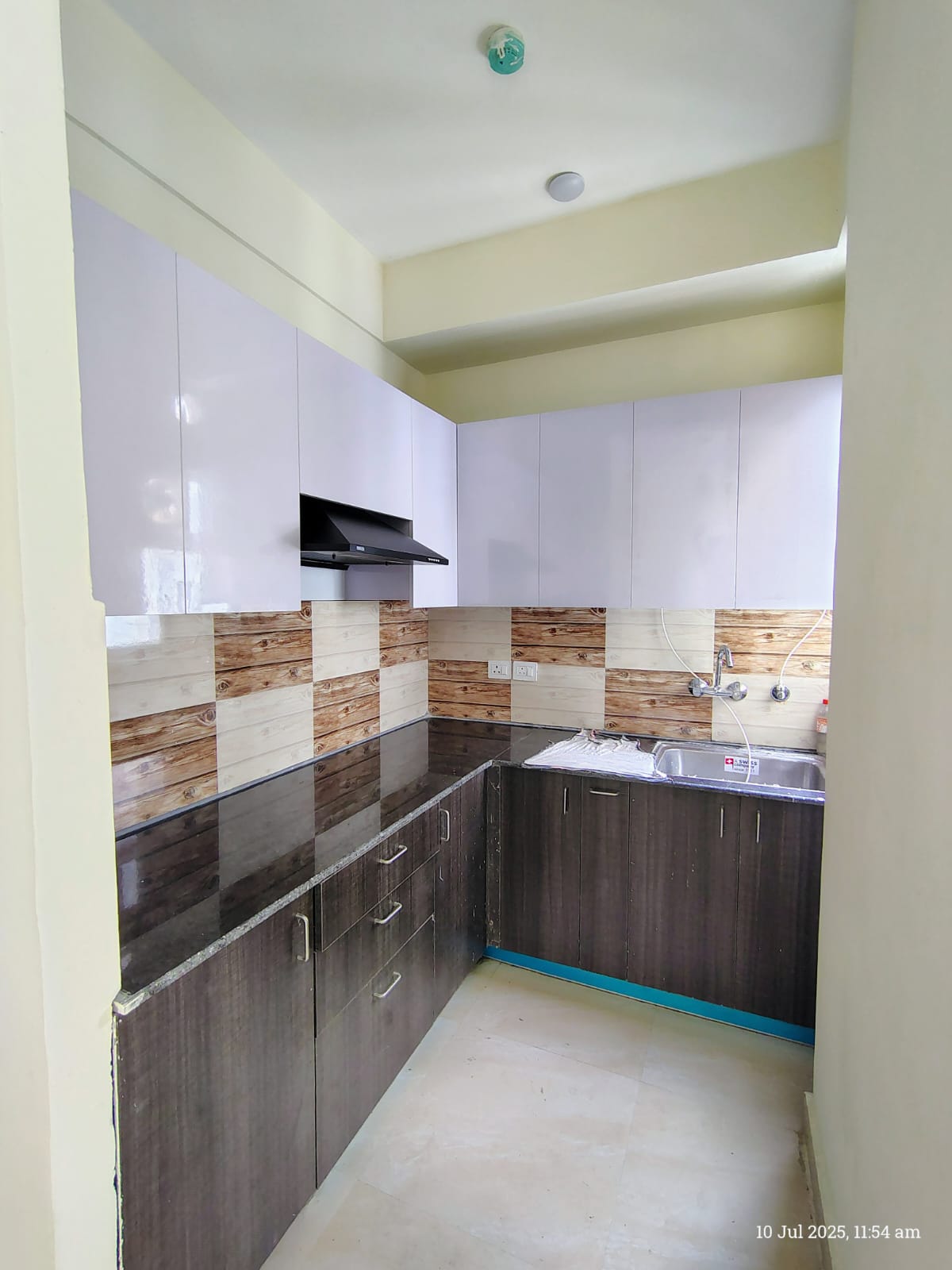 Amrapali Dream Valley : 2 BHK Semi Furnished Flat for rent in TechZone 4, Noida Extension (5)