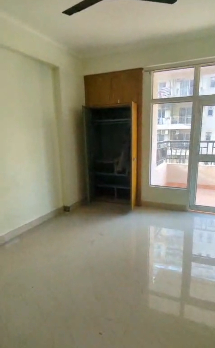 JKG Palm Court : 3 BHK Semi Furnished Flat For Rent in Gaur City  1, Noida Extension