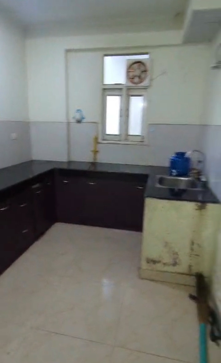 JKG Palm Court : 3 BHK Semi Furnished Flat For Rent in Gaur City  1, Noida Extension