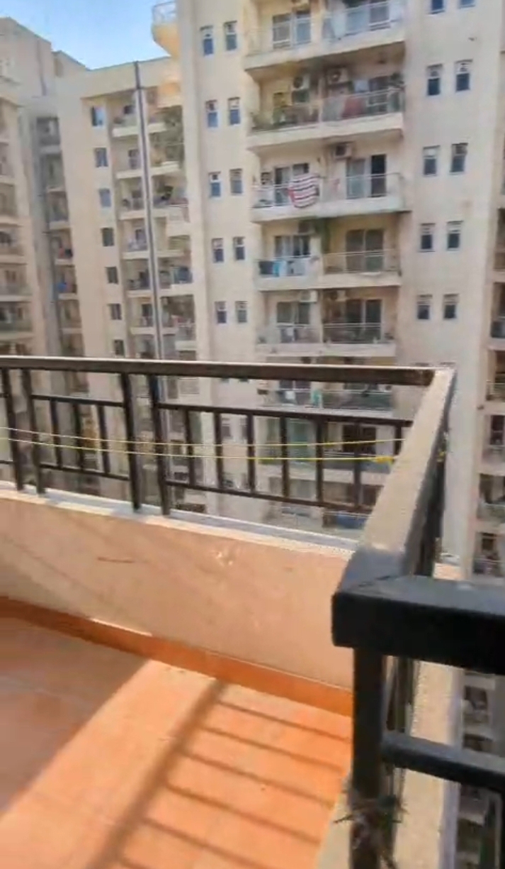 JKG Palm Court : 3 BHK Semi Furnished Flat For Rent in Gaur City  1, Noida Extension