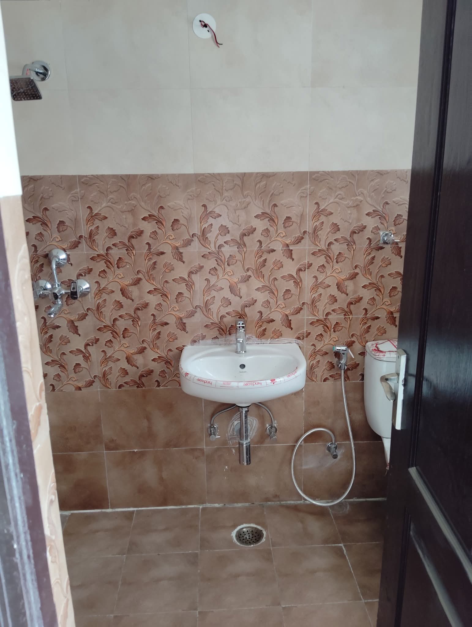 JNC The Park : 2 BHK Semi Furnished Flat for rent in Sector 16C, Noida Extension