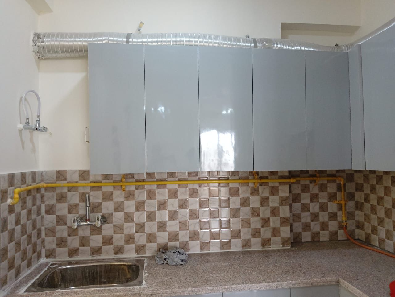 Mahagun Mantra : 3BHK Semi Furnished Flat For Rent in Sector 10, Noida Extension