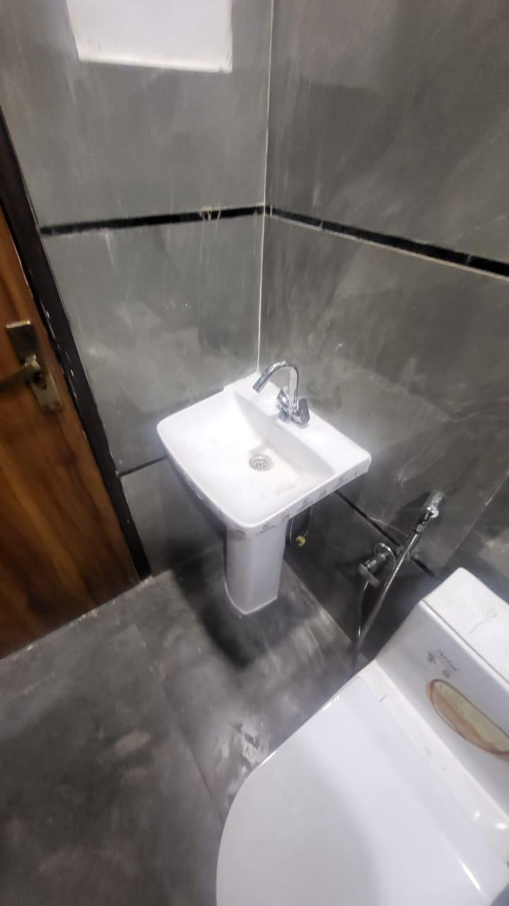 Krishna heights, Abhay Khand, Indirapuram, Ghaziabad : 1BHK Semi Furnished Builder Floor For Rent in Indirapuram, Ghaziabad