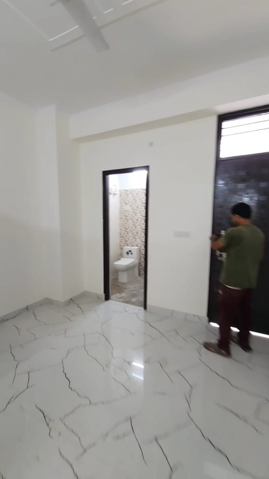 Shree homes : 2BHK Semi Furnished Flat For Rent in Sector 74, Noida