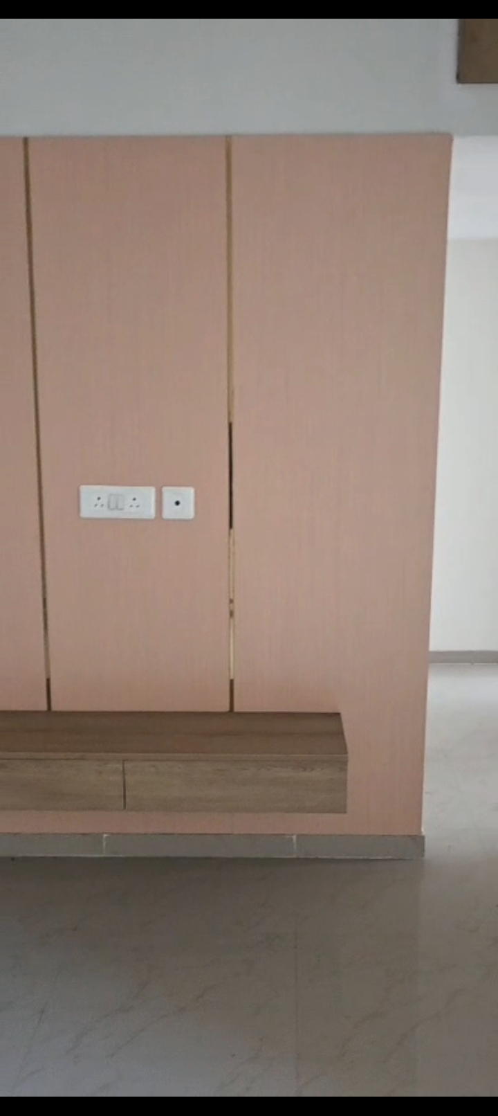 Mahagun Mantra : 2BHK + Study Semi Furnished Flat For Rent in Sector 10, Noida Extension