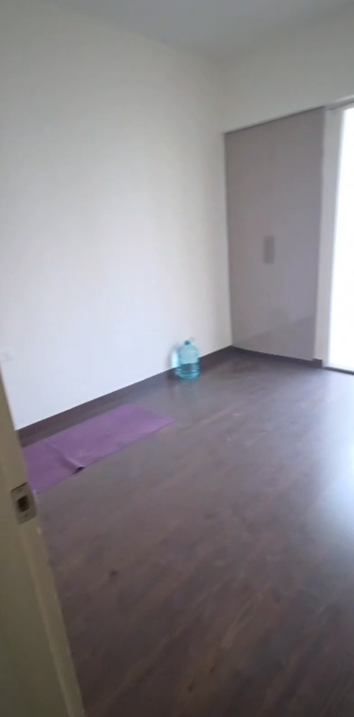 Mahagun Mantra : 2BHK + Study Semi Furnished Flat For Rent in Sector 10, Noida Extension