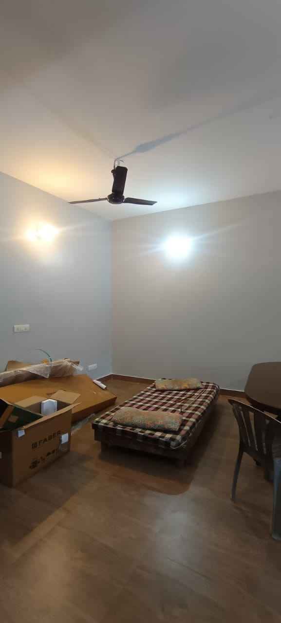 3C Lotus Boulevard : 2 BHK Semi Furnished Flat for rent in Sector 100, Noida