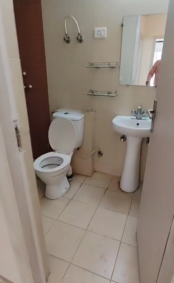 Mahagun Mywoods : 2 BHK Semi Furnished Flat For Rent in Gaur City 2, Noida Extension