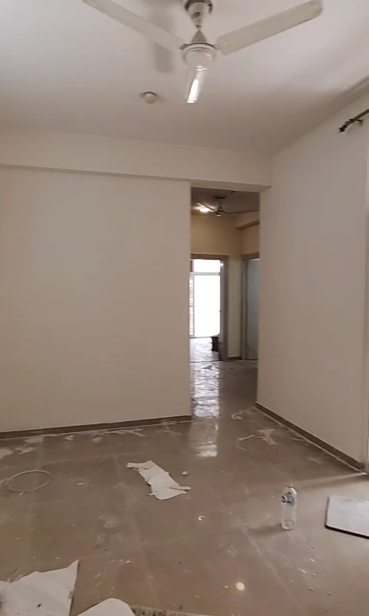 Mahagun Mywoods : 2 BHK Semi Furnished Flat For Rent in Gaur City 2, Noida Extension