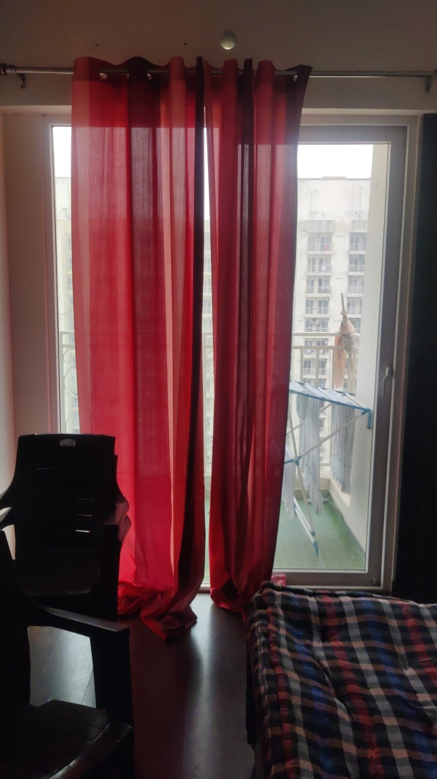 Mahagun Mantra : 2BHK Semi Furnished Flat For Rent in Sector 10, Noida Extension 