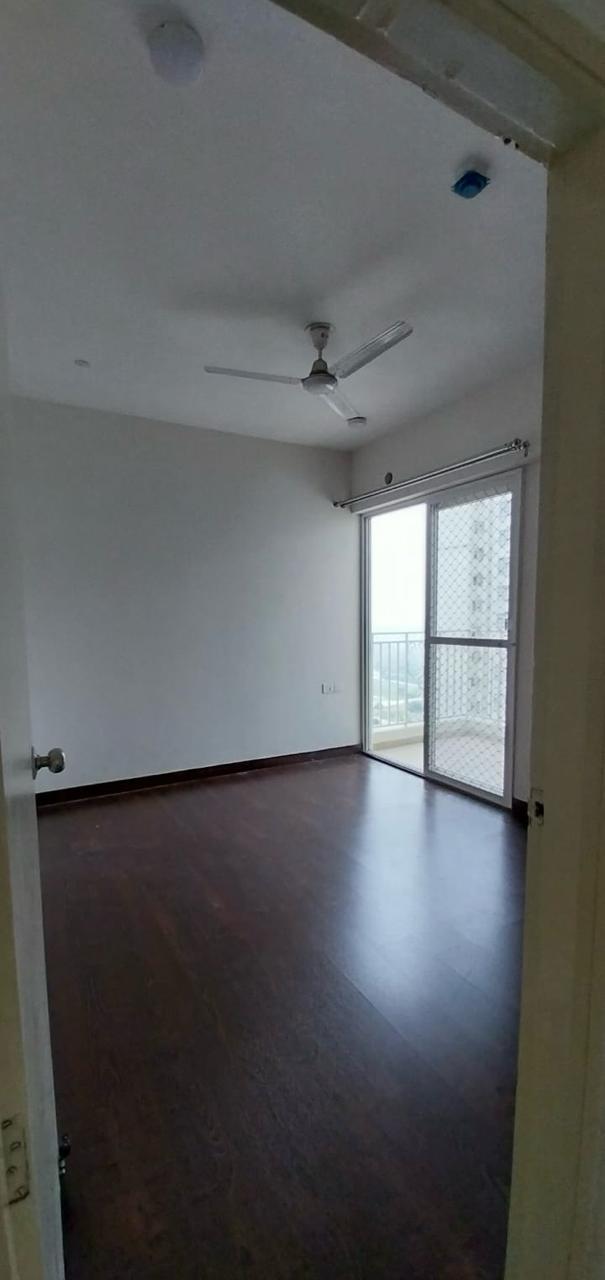 Mahagun Mantra : 2BHK + Study Semi Furnished Flat For Rent in Sector 10, Noida Extension