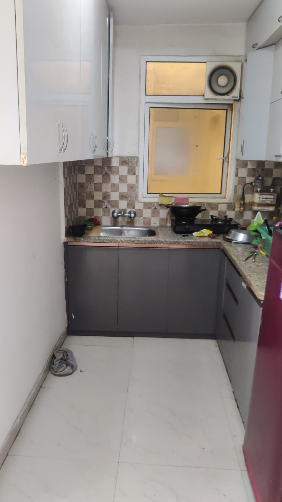 Mahagun Mantra : 2BHK Semi Furnished Flat For Rent in Sector 10, Noida Extension