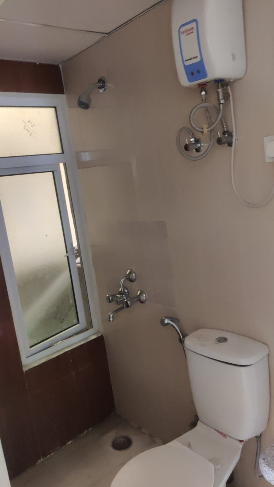 Mahagun Mantra : 2BHK Semi Furnished Flat For Rent in Sector 10, Noida Extension