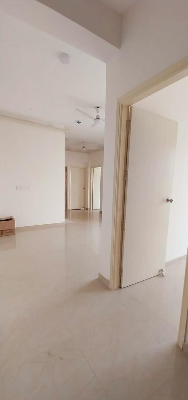 Mahagun Mantra : 2BHK + Study Semi Furnished Flat For Rent in Sector 10, Noida Extension