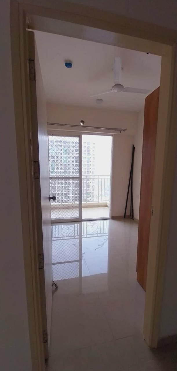 Mahagun Mantra : 2BHK + Study Semi Furnished Flat For Rent in Sector 10, Noida Extension 