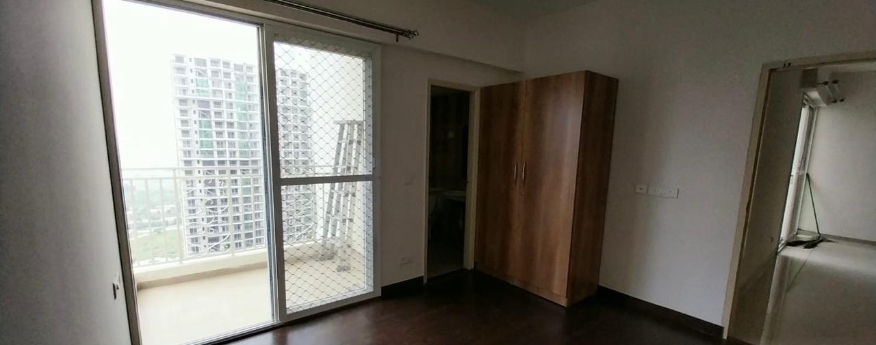 Mahagun Mantra : 2BHK + Study Semi Furnished Flat For Rent in Sector 10, Noida Extension