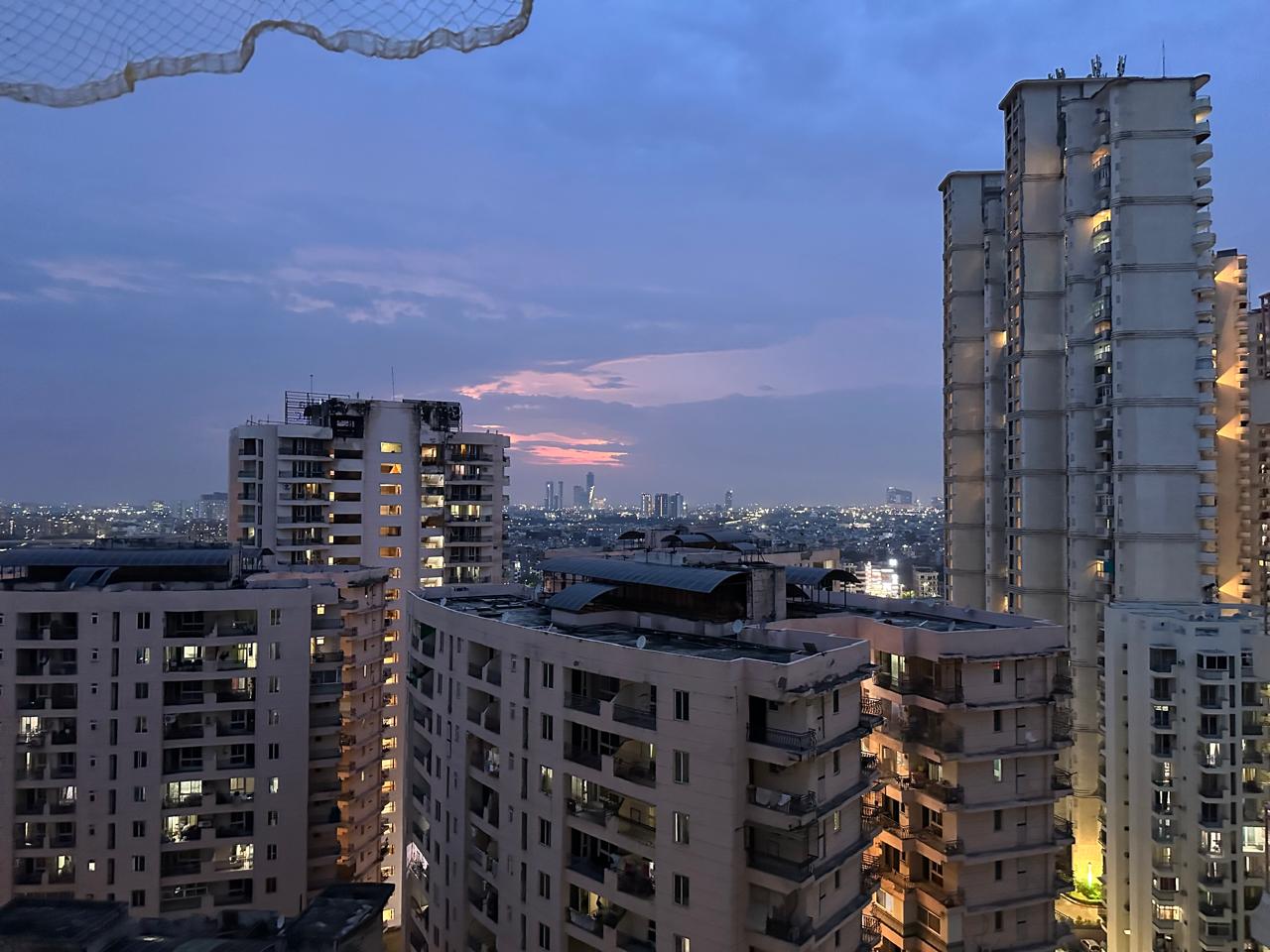 Mahagun Moderne : 3BHK Semi Furnished Flat For Sell in Sector 78, Noida