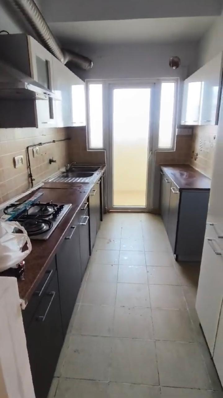 Mahagun Moderne : 3BHK Semi Furnished Flat For Sell in Sector 78, Noida