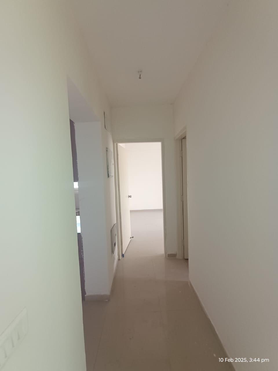 Mahagun Mantra : 4BHK Semi Furnished Flat For Rent in Sector 10, Noida Extension