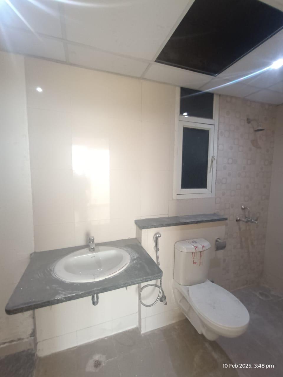 Mahagun Mantra : 4BHK Semi Furnished Flat For Rent in Sector 10, Noida Extension