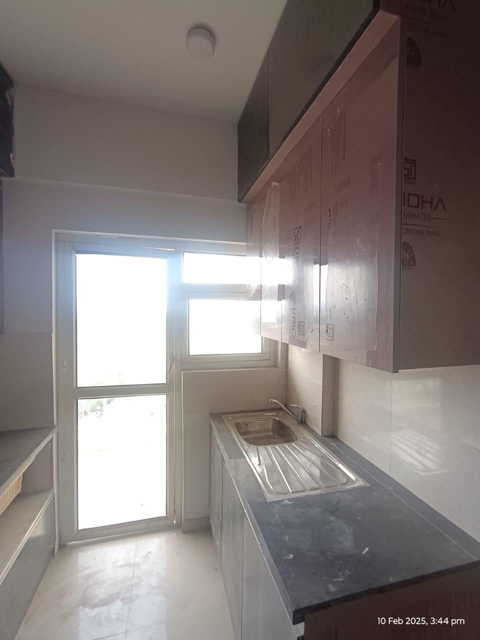 Mahagun Mantra : 4BHK Semi Furnished Flat For Rent in Sector 10, Noida Extension 