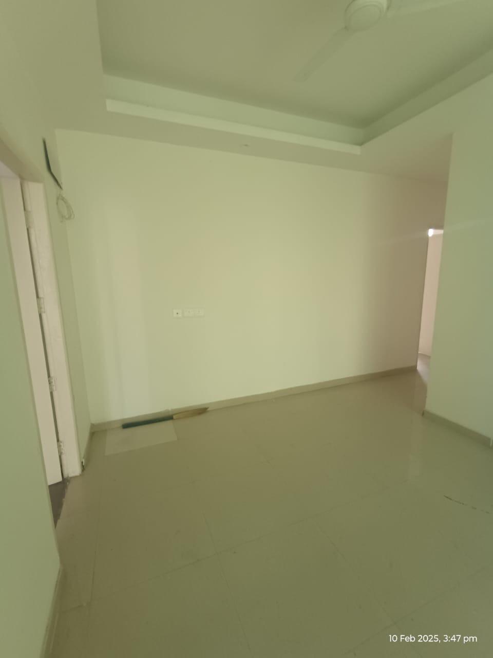 Mahagun Mantra : 4BHK Semi Furnished Flat For Rent in Sector 10, Noida Extension