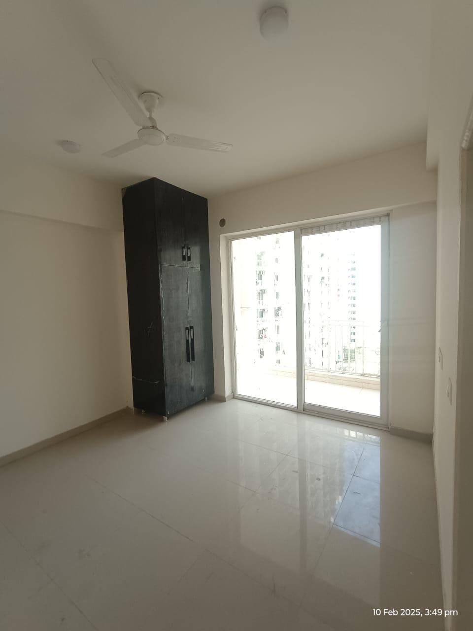Mahagun Mantra : 4BHK Semi Furnished Flat For Rent in Sector 10, Noida Extension