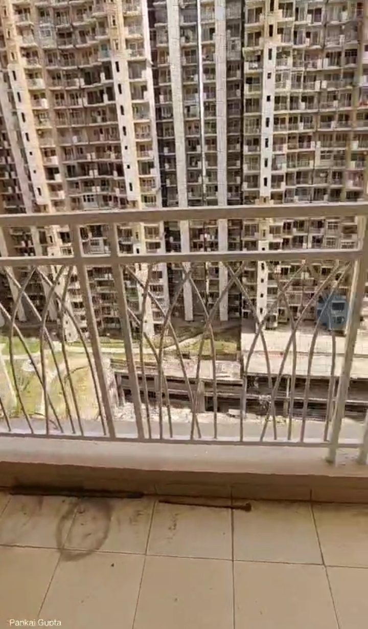 Mahagun Mywoods : 2 BHK Semi Furnished Flat For Rent in Gaur City 2, Noida Extension 