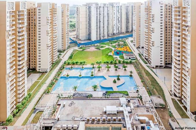 Mahagun Mywoods : 3 BHK Fully Furnished Flat For Rent in Gaur City 2, Noida Extension 