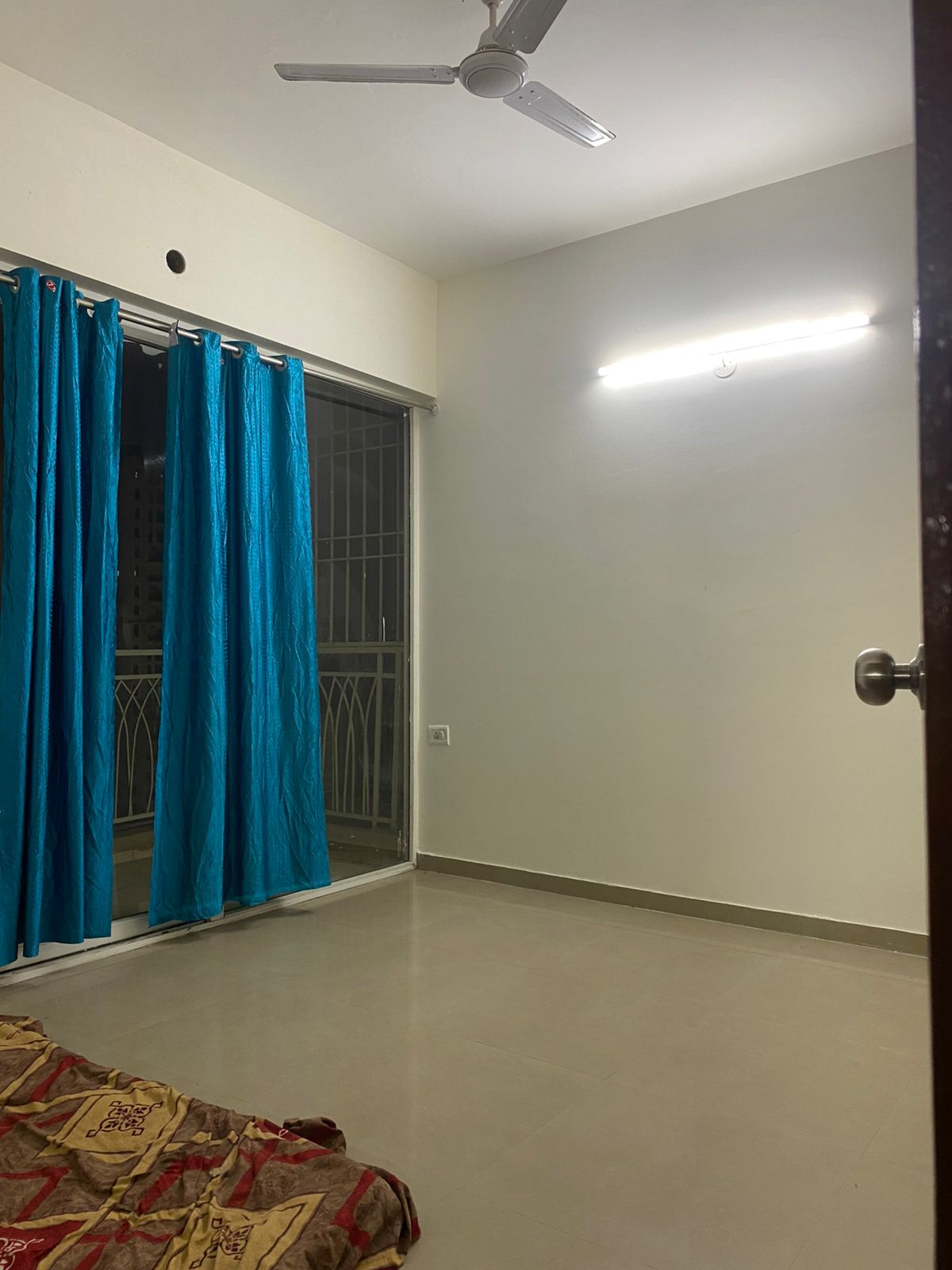 Mahagun Mywoods : 1 Room in preoccupied 3BHK Semi Furnished Flat For Rent in Gaur City 2, Noida Extension 