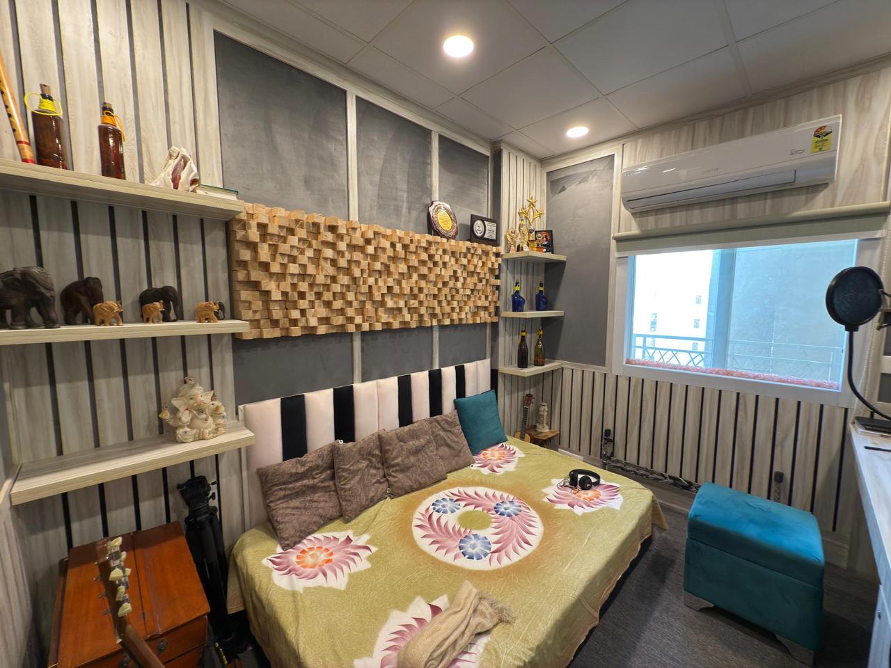 Mahagun Mywoods : 3BHK Semi Furnished Flat For Sell in Gaur City 2, Noida Extension