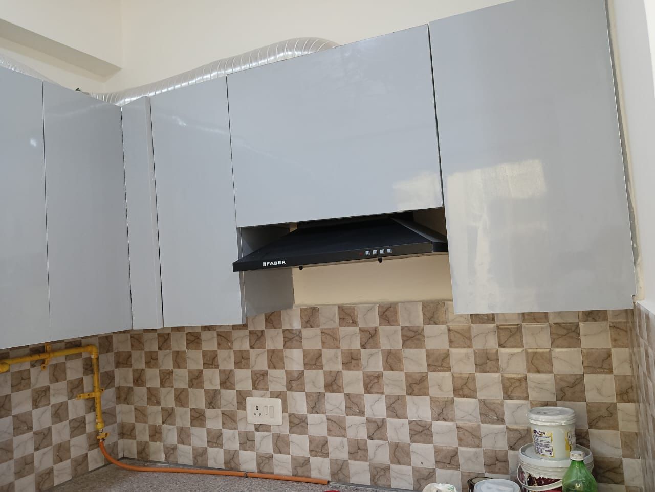 Mahagun Mantra : 3BHK Semi Furnished Flat For Rent in Sector 10, Noida Extension