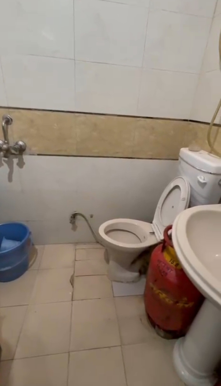 Niti Khand 1, Ghaziabad : 2BHK Semi Furnished Flat For Sell in Indirapuram, Ghaziabad