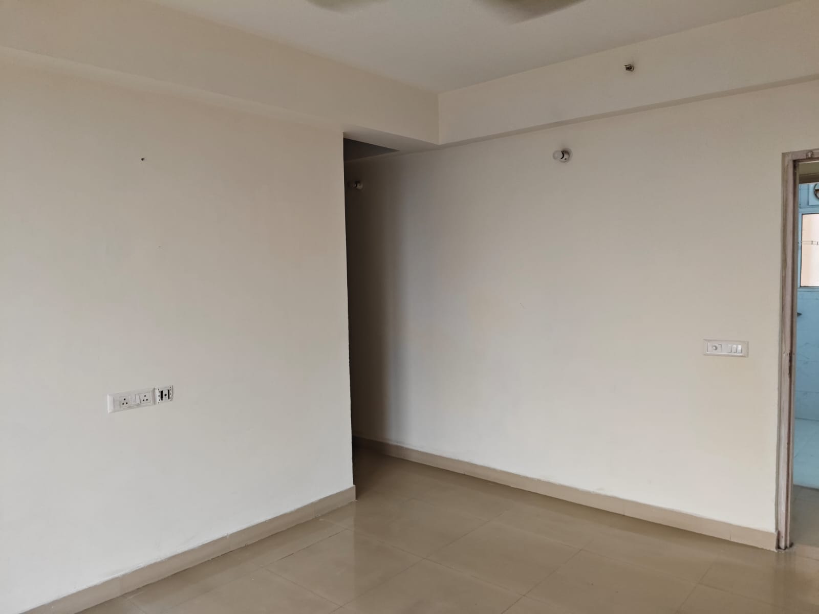 Nirala Greenshire : 3 BHK Semi Furnished Flat For Rent in Sector 2, Noida Extension