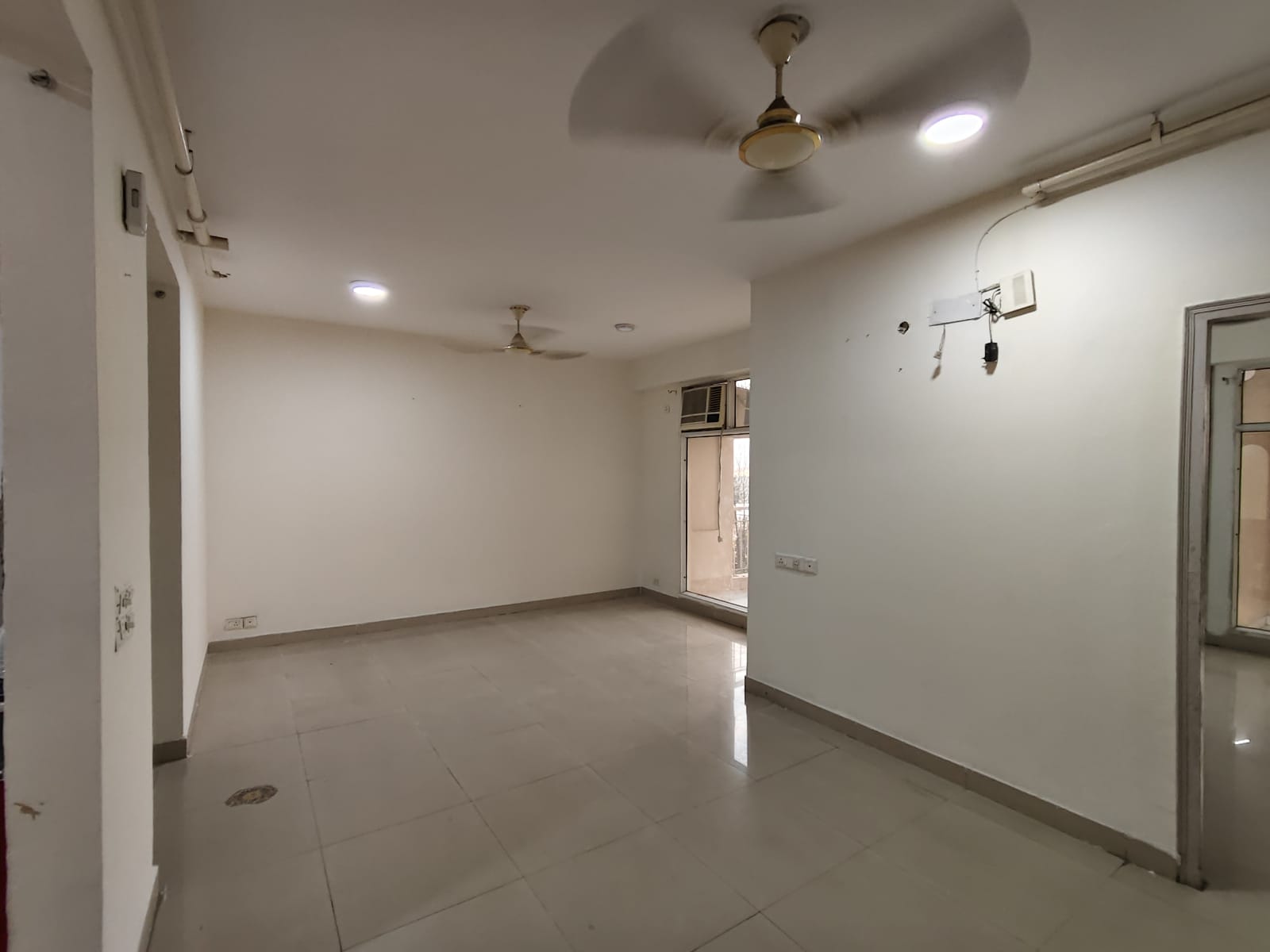 Nirala Greenshire : 3 BHK Semi Furnished Flat For Rent in Sector 2, Noida Extension