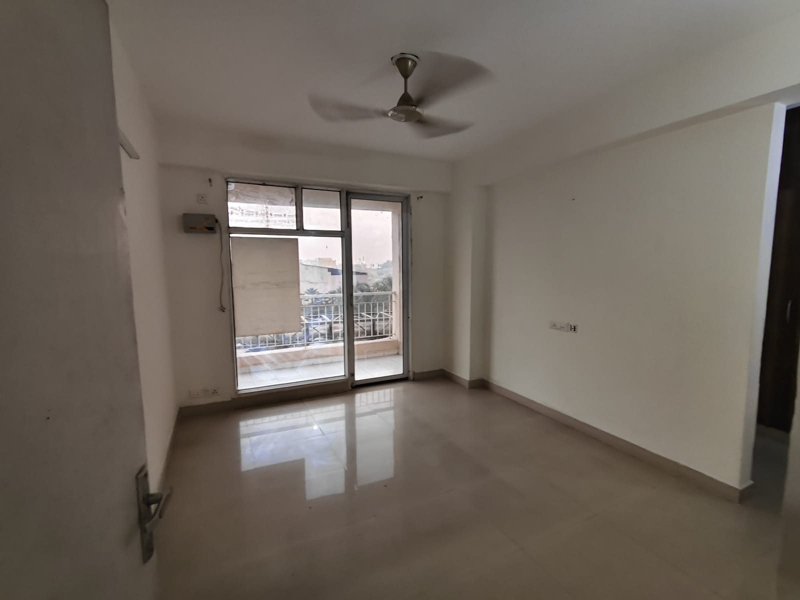 Nirala Greenshire : 3 BHK Semi Furnished Flat For Rent in Sector 2, Noida Extension