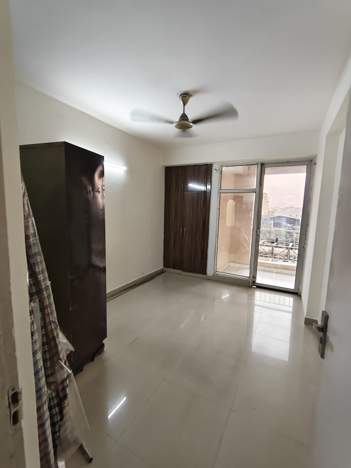 Nirala Greenshire : 3 BHK Semi Furnished Flat For Rent in Sector 2, Noida Extension