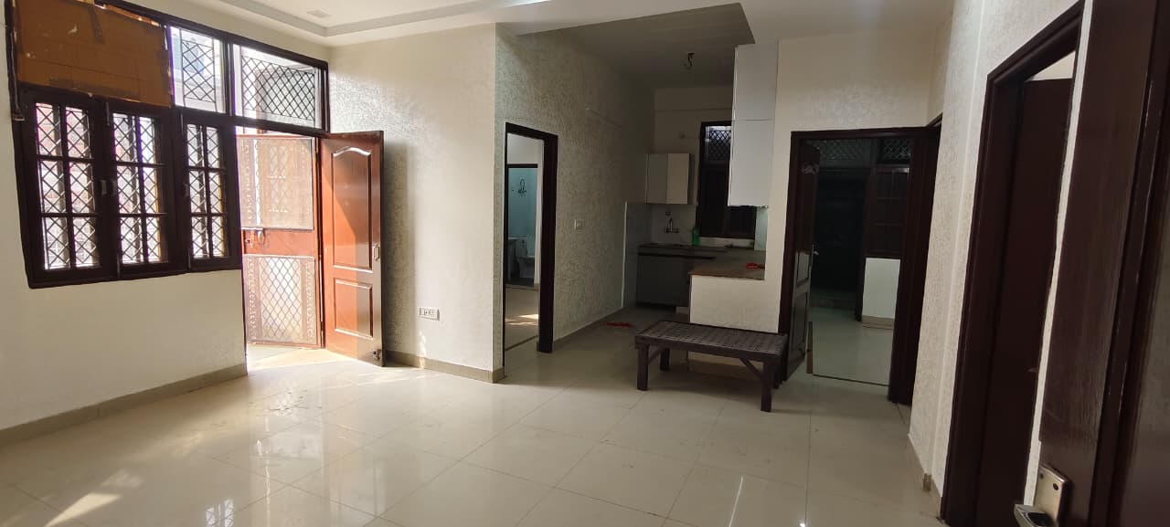 Gyan Khand 1, Ghaziabad : 3 BHK Semi Furnished Flat For Rent in Indirapuram, Ghaziabad