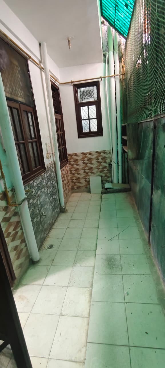 Gyan Khand 1, Ghaziabad : 3 BHK Semi Furnished Flat For Rent in Indirapuram, Ghaziabad