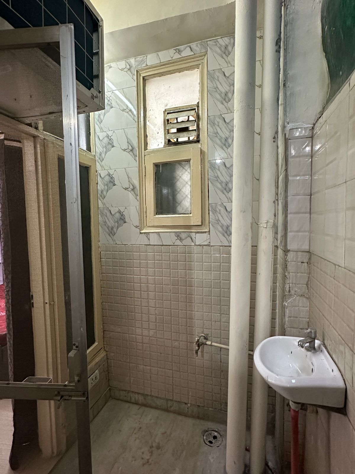 Gyan Khand 1, Ghaziabad : 3 BHK Semi Furnished Flat For Rent in Indirapuram, Ghaziabad