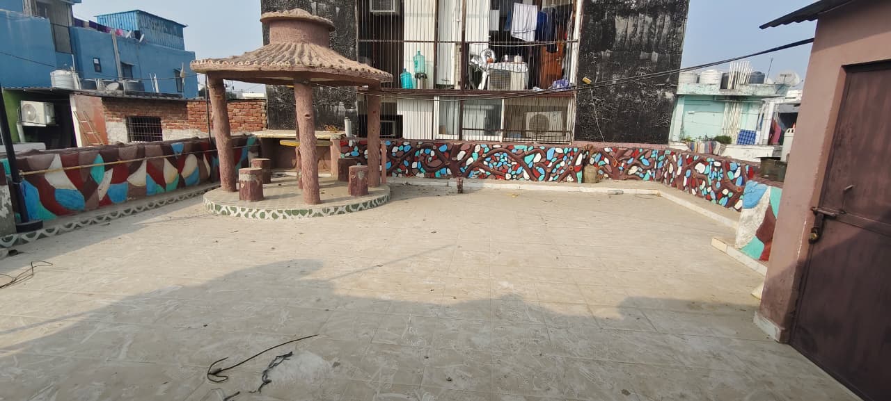 Gyan Khand 1, Ghaziabad : 3 BHK Semi Furnished Flat For Rent in Indirapuram, Ghaziabad 