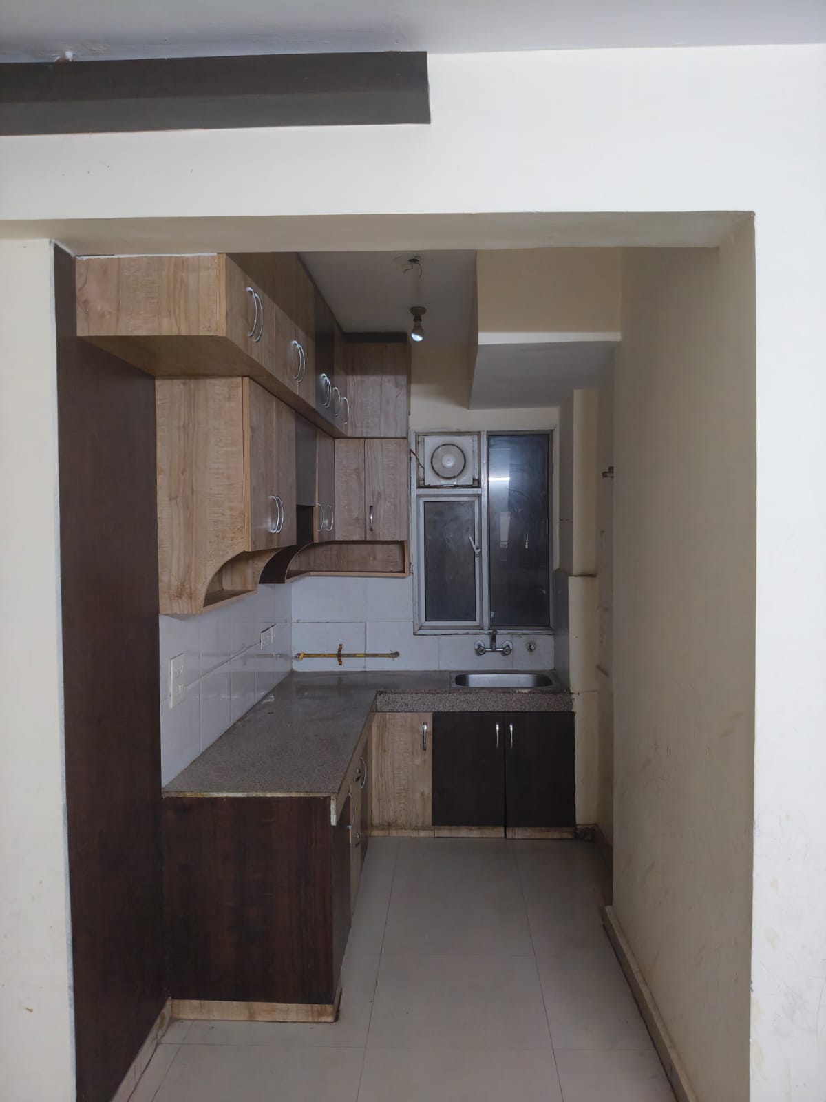Palm Olympia : 3 BHK Semi Furnished Flat For Rent in Gaur City 2, Noida Extension 