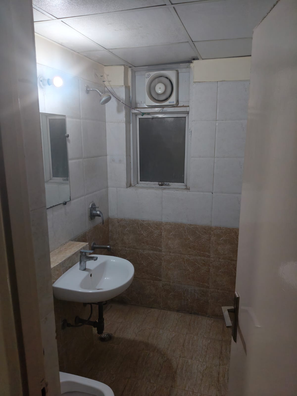 Palm Olympia : 3 BHK Semi Furnished Flat For Rent in Gaur City 2, Noida Extension