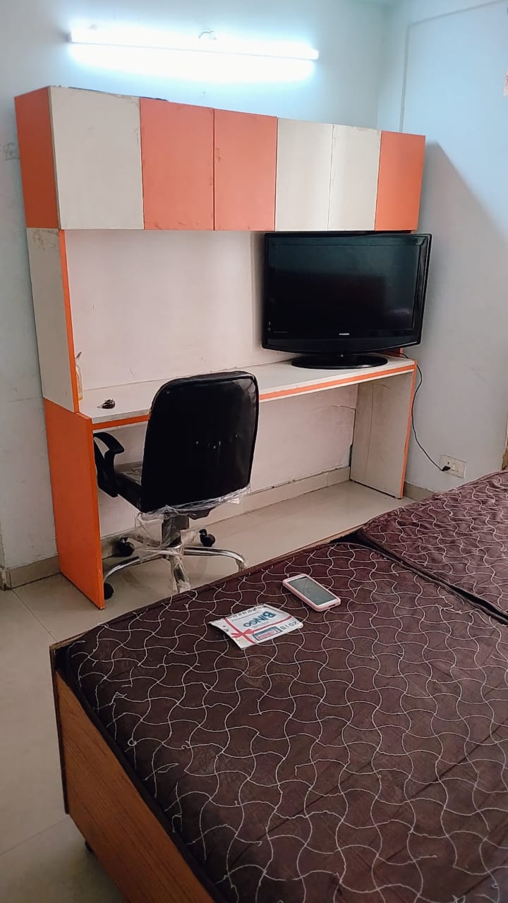 Palm Olympia : 2BHK Fully Furnished Flat For Rent in Gaur City 2, Noida Extension