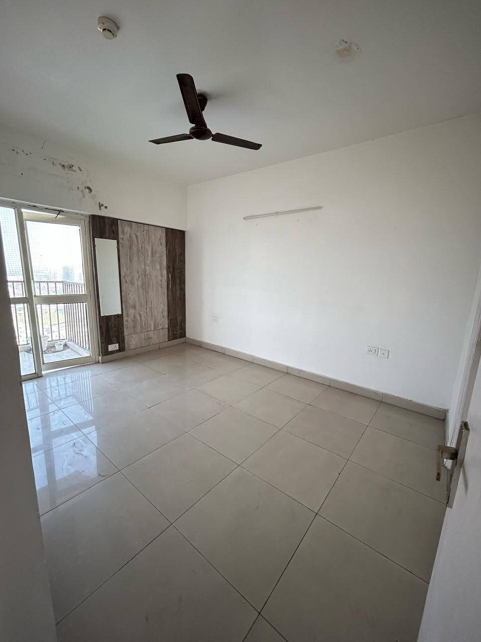 Panchsheel Greens 1 : 2 BHK Semi Furnished Flat for rent in Sector 16B, Noida Extension 